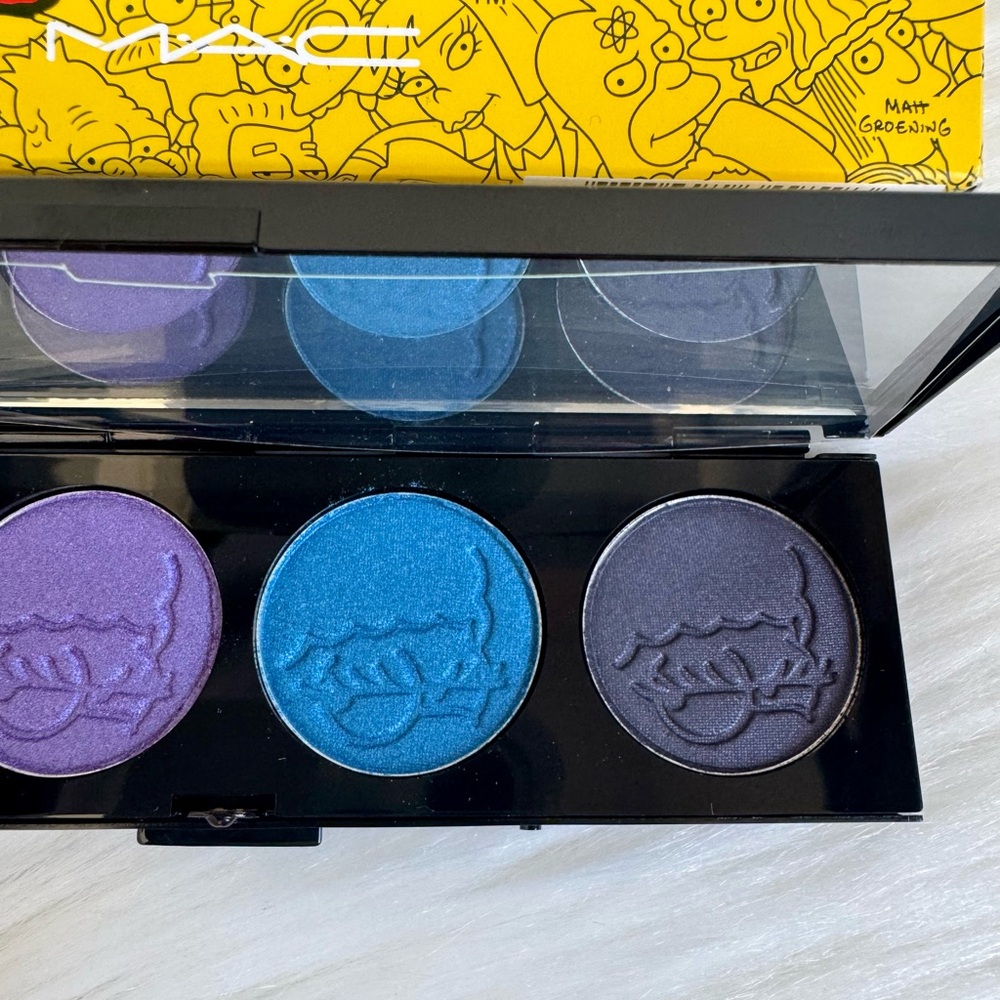 The Simpsons MAC Eyeshadow Palette - Picture 4 of 6